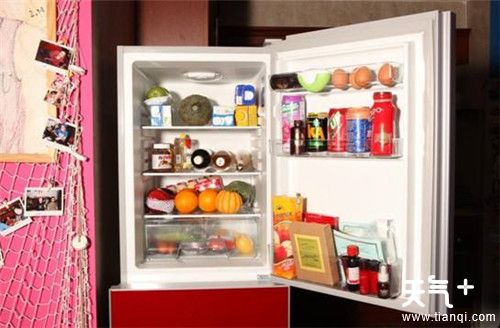 夏天护肤品要放冰箱里吗？护肤品该不该放冰箱里储存