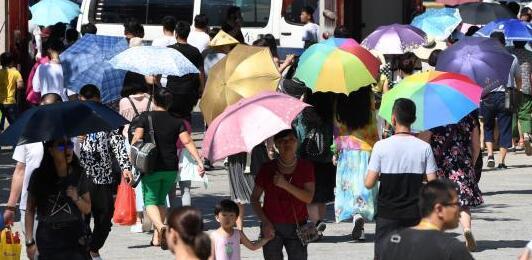 泉州高温橙色预警来袭 气温37℃以上补水防晒必不可少