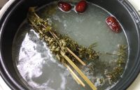 益母草炖乌鸡的做法步骤11