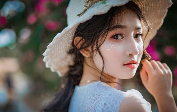 帽子什么颜色防晒效果好 什么颜色帽子最防晒黑