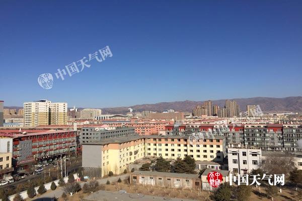 未来三天内蒙古大风降温降雪齐袭 东部积雪或影响出行