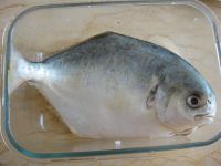 紫苏红烧鲳鱼的做法步骤1