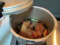 脱骨猪肘的做法步骤7