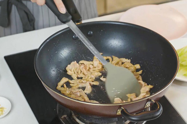 莴笋怎么炒好吃 莴笋炒肉的做法