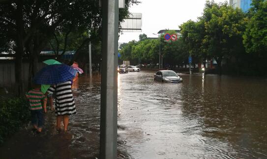 重庆局地大暴雨气温高达35℃ 未来可能引发的山体滑坡