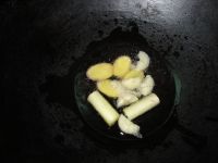 三杯煲鹅的做法步骤4