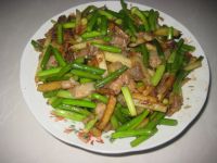 回锅肉炒蒜苔的做法步骤13
