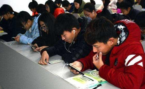 本科生禁带手机是什么情况 本科生为什么要禁带手机