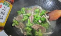 腰花西兰花菌菇汤的做法步骤9