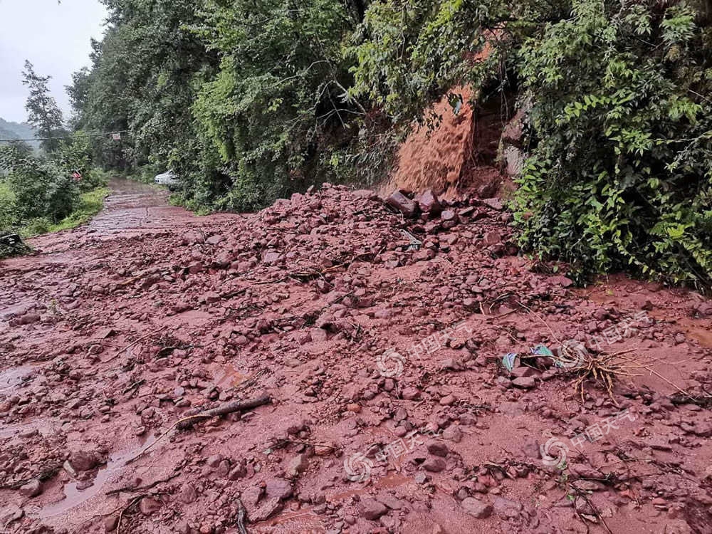暴雨至中江多处出现地质灾害