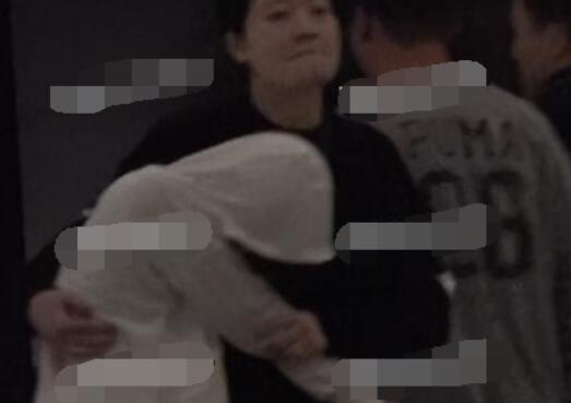 周冬雨烂醉如泥是怎么回事 周冬雨为什么会喝到烂醉如泥