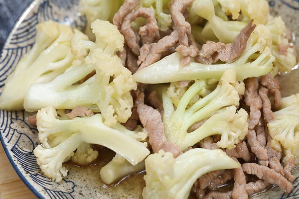 花菜炒肉的做法 怎么做花菜炒肉好吃