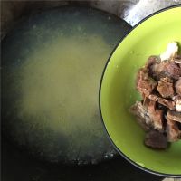原汤牛肉年糕的做法步骤4