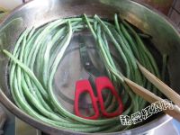 缠丝豇豆的做法步骤3