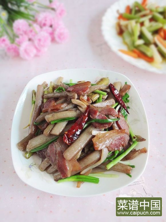 腊肉炒芋头花
