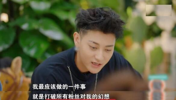 黄子韬和空气在一起十年是怎么回事 黄子韬为什么说和空气在一起十年