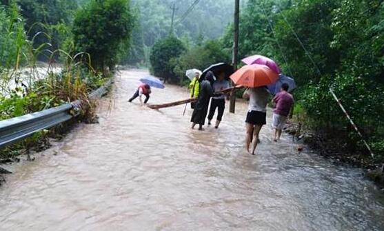 今明浙江雨水减弱但有强对流 大家外出及时携带雨具