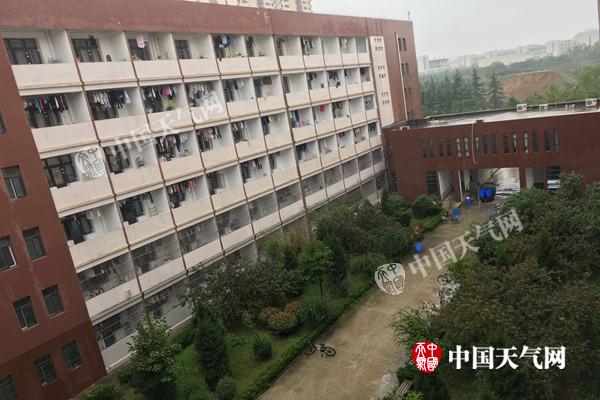 陕西安康汉中局地暴雨 明天雨歇西安气温回升7℃