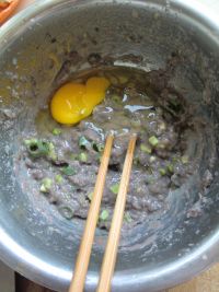 葱香虾饼的做法步骤4