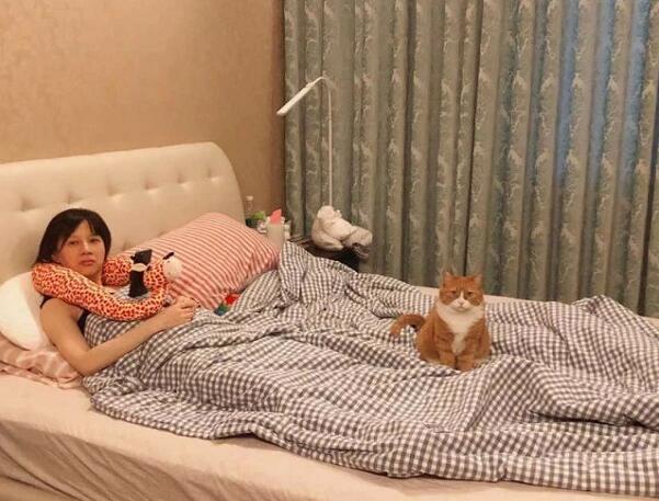papi酱孕肚曝光 papi酱怀孕首晒孕照