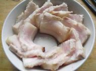 中秋传统菜--合家团圆芽菜扣肉的做法步骤7