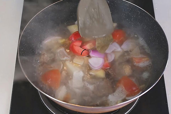 家常咖喱饭的做法 怎样做咖喱饭