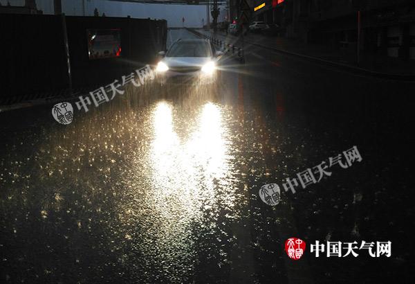 重庆主城遭入春以来最强降雨 明后天升温暖似初夏