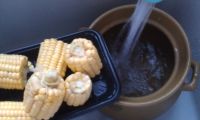 椰香粟米骨头汤的做法步骤3