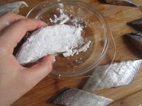 豆豉烧带鱼的做法步骤1
