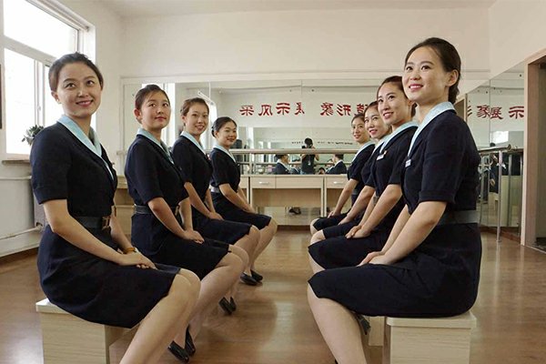礼仪坐姿基本要领