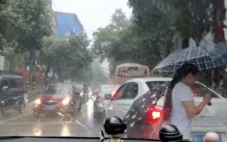 湖南多地今日又是暴雨笼罩  未来一周湘西湘北雨日多