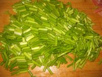 蒜苔肉丝炒饼的做法步骤2