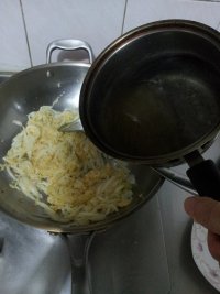 酸菜氽白肉的做法步骤9