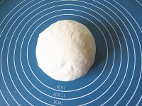 鸡蛋虾米韭菜盒子的做法步骤1