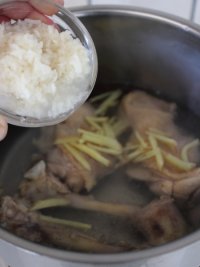 酒酿鸡腿的做法步骤4
