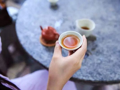 女性晚上喝减肥茶好吗