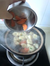 油豆腐木耳肉圆汤的做法步骤12
