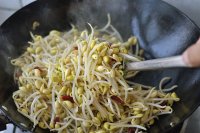干煸黄豆芽的做法步骤7