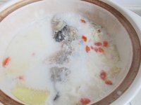 鲫鱼银耳汤的做法步骤10