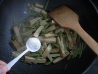 芹菜炒香干的做法步骤9