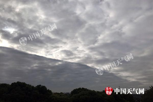 上海昨天最高温创下半年新低 下周干燥少雨气温先升后降