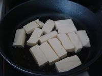 熏肉豆腐炒蒜苔的做法步骤5