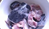 鲶鱼炖豆腐的做法步骤2