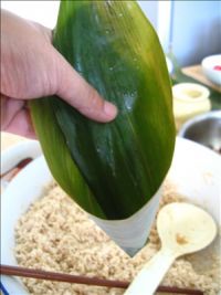 嗜肉族最爱的咸蛋黄五花肉粽的做法步骤10