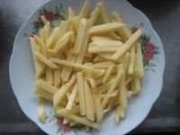 回锅肉炒蒜苔的做法步骤1