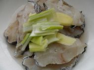 葱油鳕鱼的做法步骤2