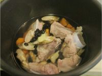 黑豆牛蒡猪骨汤的做法步骤7