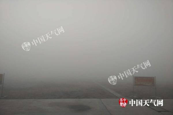 内蒙古雨雪大雾来袭  东部地区气温骤降10℃