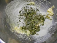 抹茶瓜子饼干的做法步骤5