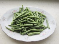 豇豆炒腊肉的做法步骤2